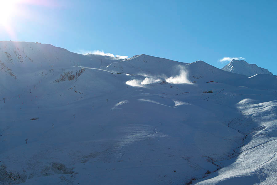 Chute du 2016/11/06 - les canons à neige crachent sur Peyragudes